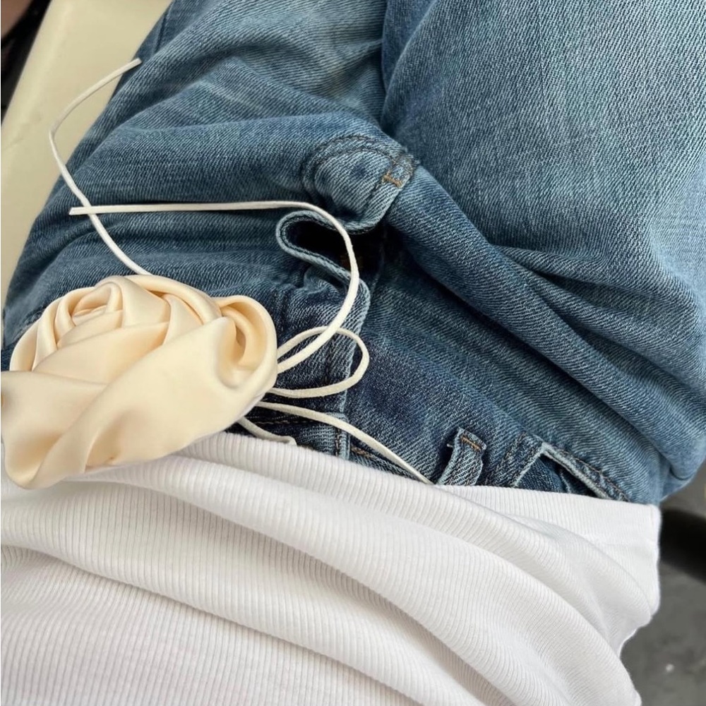 SOLD 🚫 Damernes Magasin CPH Floral Accessory